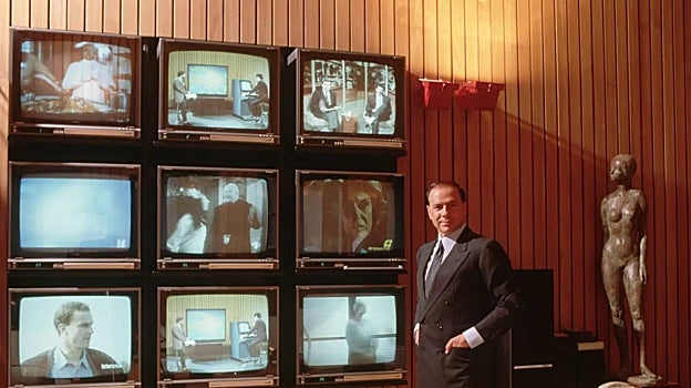 En imágenes: La intensa vida de Silvio Berlusconi, el creador de las &#039;mamachicho&#039; que revolucionó Europa