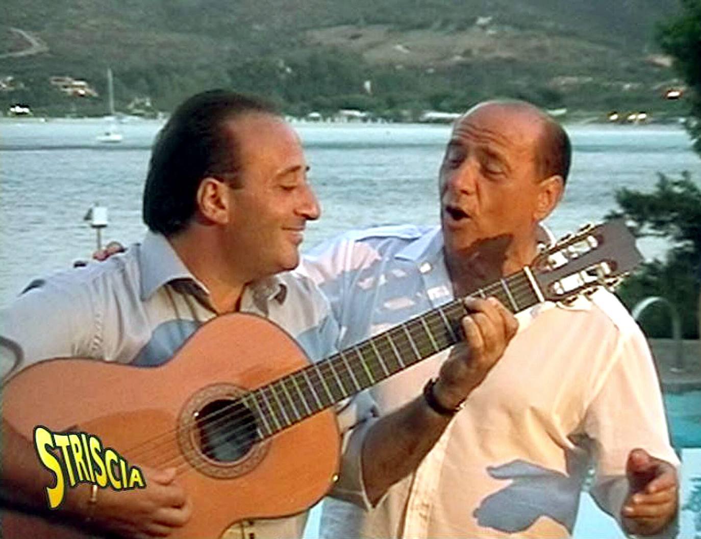 Antes de asaltar la política italiana, Silvio Berlusconi había sido un famoso cantante y 'showman' de cruceros