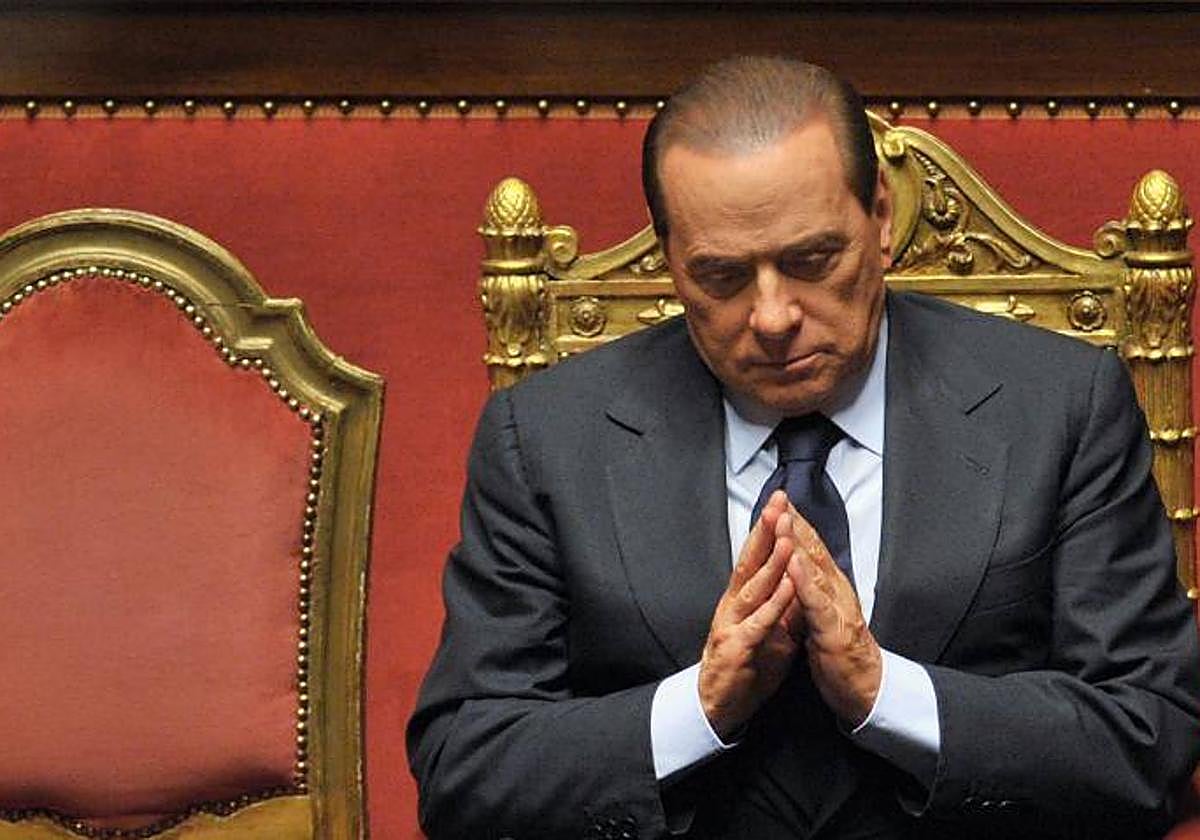 El ex primer ministro italiano Silvio Berlusconi tras una comparecencia en el Senado en 2010