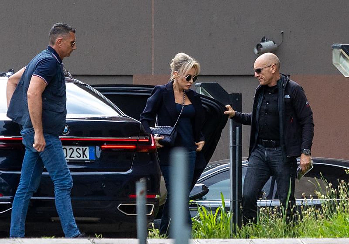 La empresaria italiana e hija de Berlusconi, Marina Berlusconi, llega al Hospital San Raffaele