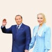 Dos matrimonios, 5 hijos y una novia 35 años más joven: el historial amoroso de Berlusconi