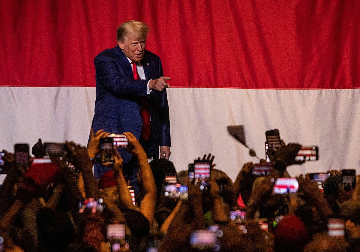 El expresidente de Estados Unidos y aspirante a la presidencia en 2024, Donald Trump, habla en la Convención Estatal  del Partido Republicano de Georgia en Columbus, Georgia, el 10 de junio de 2023