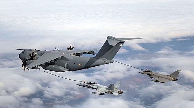 Avión A400M, en misión de respostaje en vuelo, similar al que desplegará próximamente en Estonia