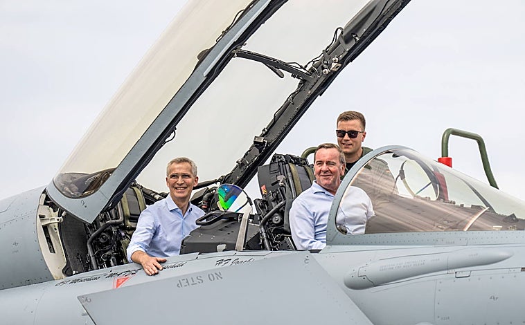 Imagen principal - La OTAN muestra su fortaleza con unas maniobras sin precedentes