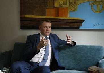 Edvardas Smiltenas: «La guerra no es solo por Putin. Es la mentalidad del imperialismo ruso»