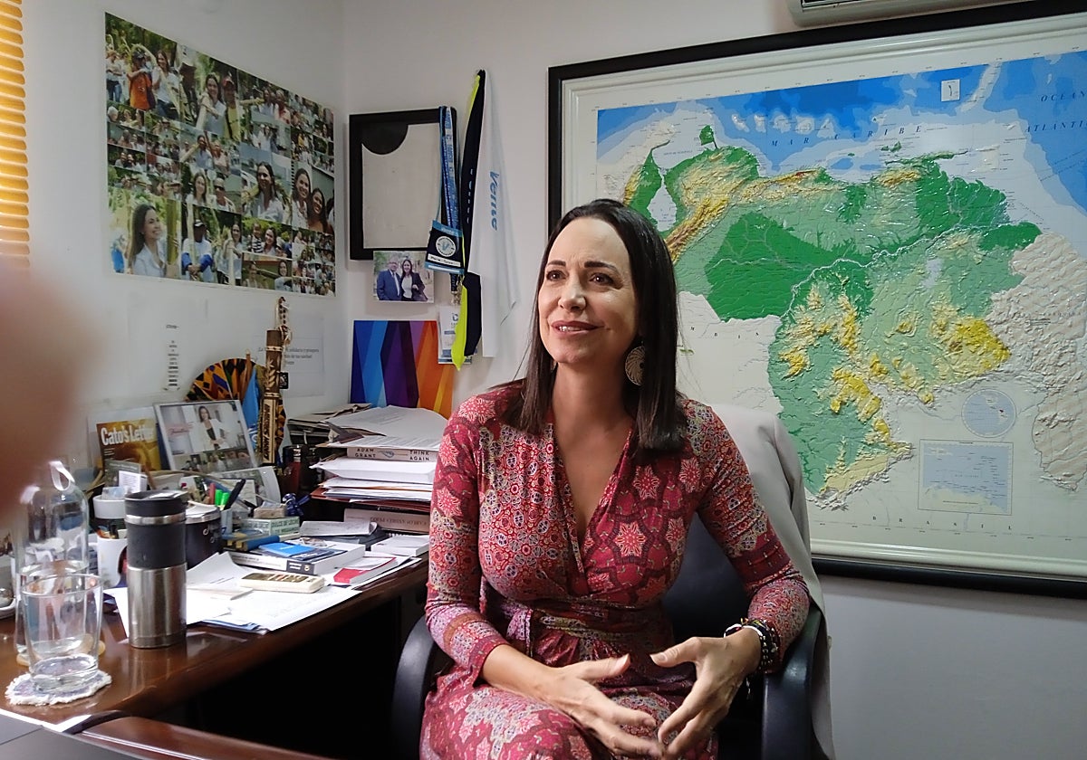 Marina Corina Machado en su despacho