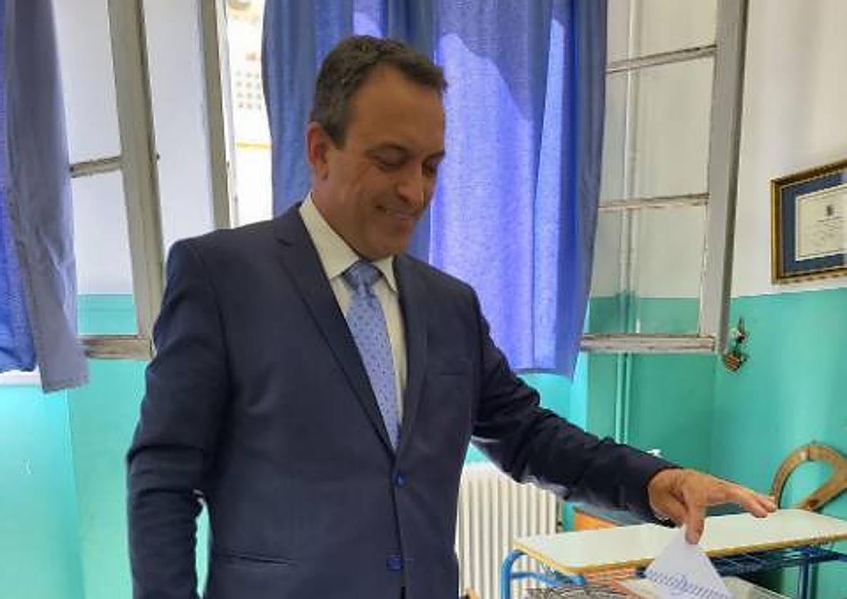 Vasilis Stigkas, líder del partido Espartanos, votando el pasado domingo en los comicios griegos