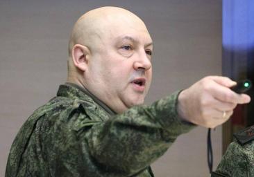 Afganistán, Siria, Ucrania... La sangrienta carrera de Sergey Surovikin, el fiel a Putin 'general Armagedón' del que ahora se sospecha por complicidad con Wagner