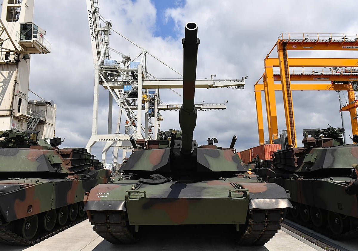 Tanques estadounidenses M1A1 Abrams para el ejército polaco en el puerto de Szczecin