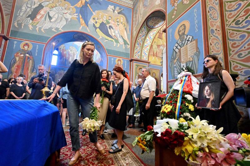 Ucrania despide a la escritora Victoria Amelina