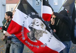 'Bullying' nazi en Alemania: rapan la cabeza a un alumno dejándole el dibujo de la esvástica