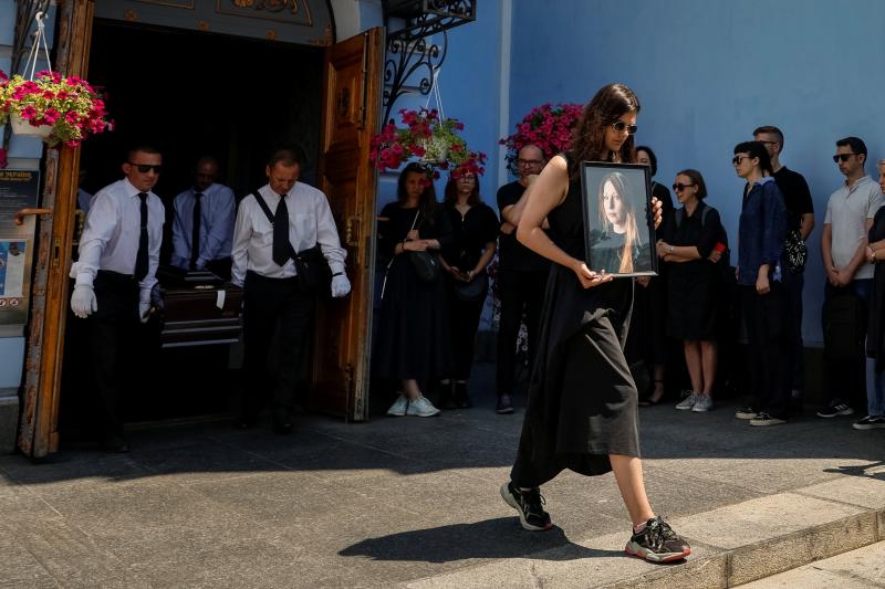 Ucrania despide a la escritora Victoria Amelina