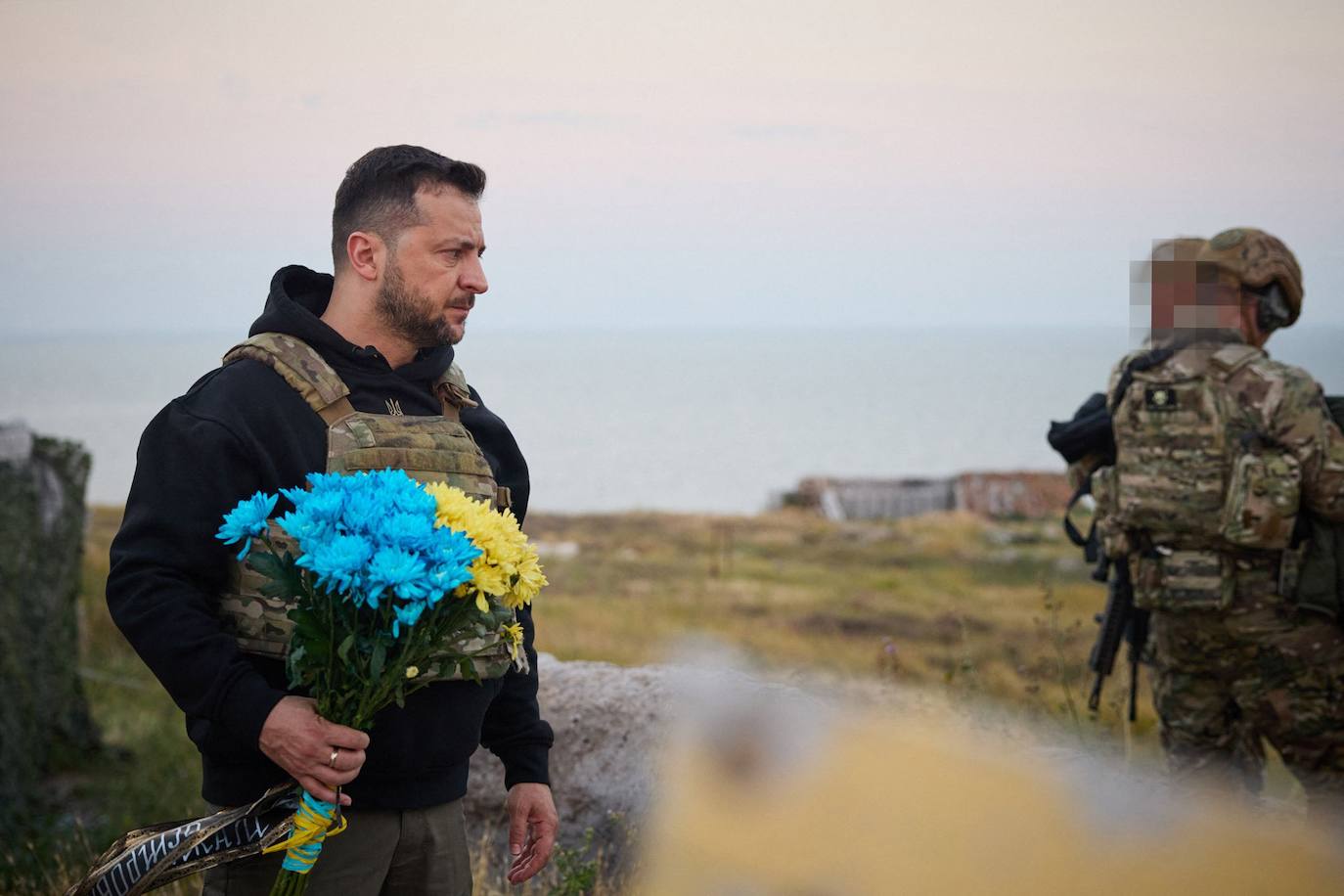 Zelenski, en la isla de las Serpientes para conmemorar los 500 días de invasión