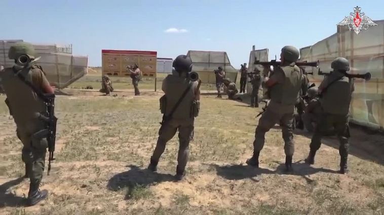 El ministro de Defensa ruso inspecciona el entrenamiento de las tropas rusas