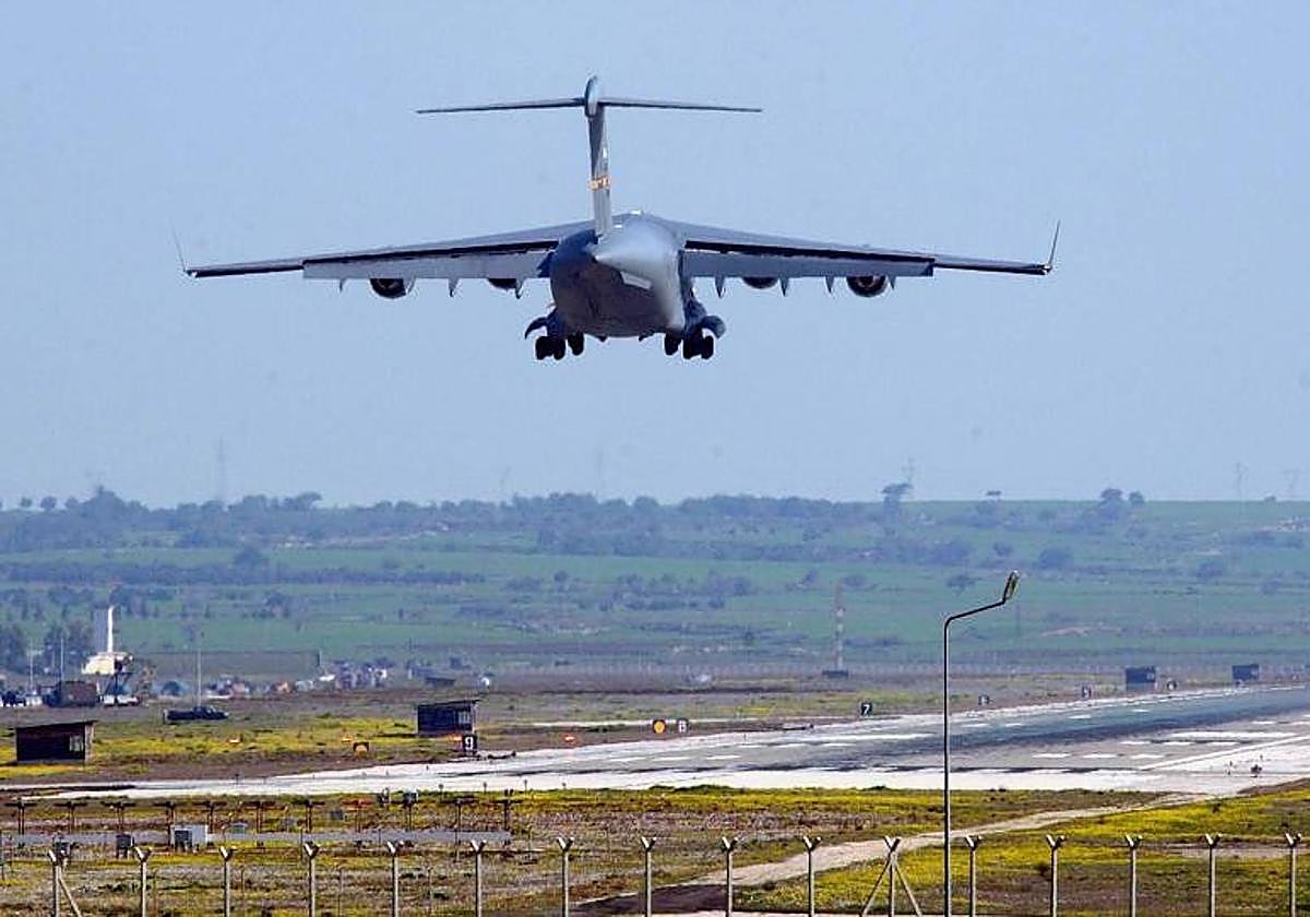 Imagen de archivo de un avión militar de Estados Unidos