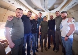 Ucrania celebra el regreso de los cinco comandantes de Azov