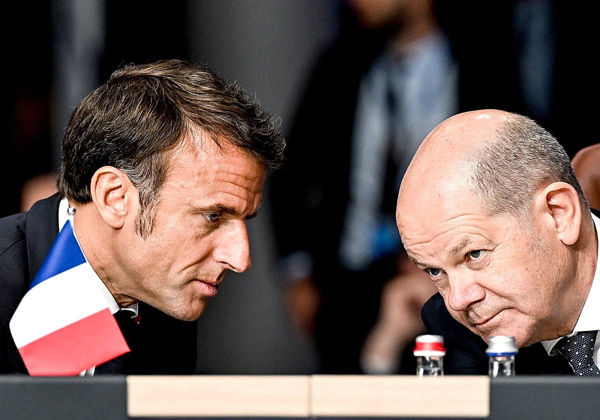 Macron y Scholz durante la cumbre de la OTAN en Vilna