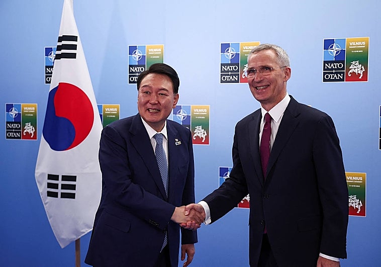 Jens Stoltenberg es el presidente de Corea del Sur, Yoon Suk Yeol