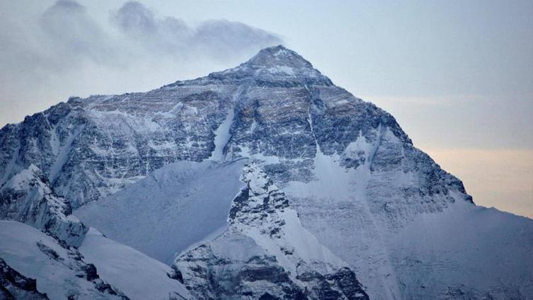 Mueren cinco turistas tras estrellarse el helicóptero en el que viajaban cerca del monte Everest