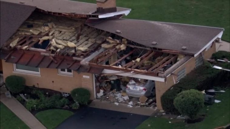 Un tornado toca tierra en Chicago y obliga a suspender varios vuelos