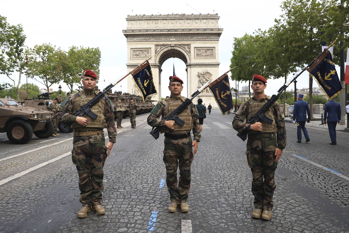 Desfile militar marca las celebraciones del Día de la Bastilla en París