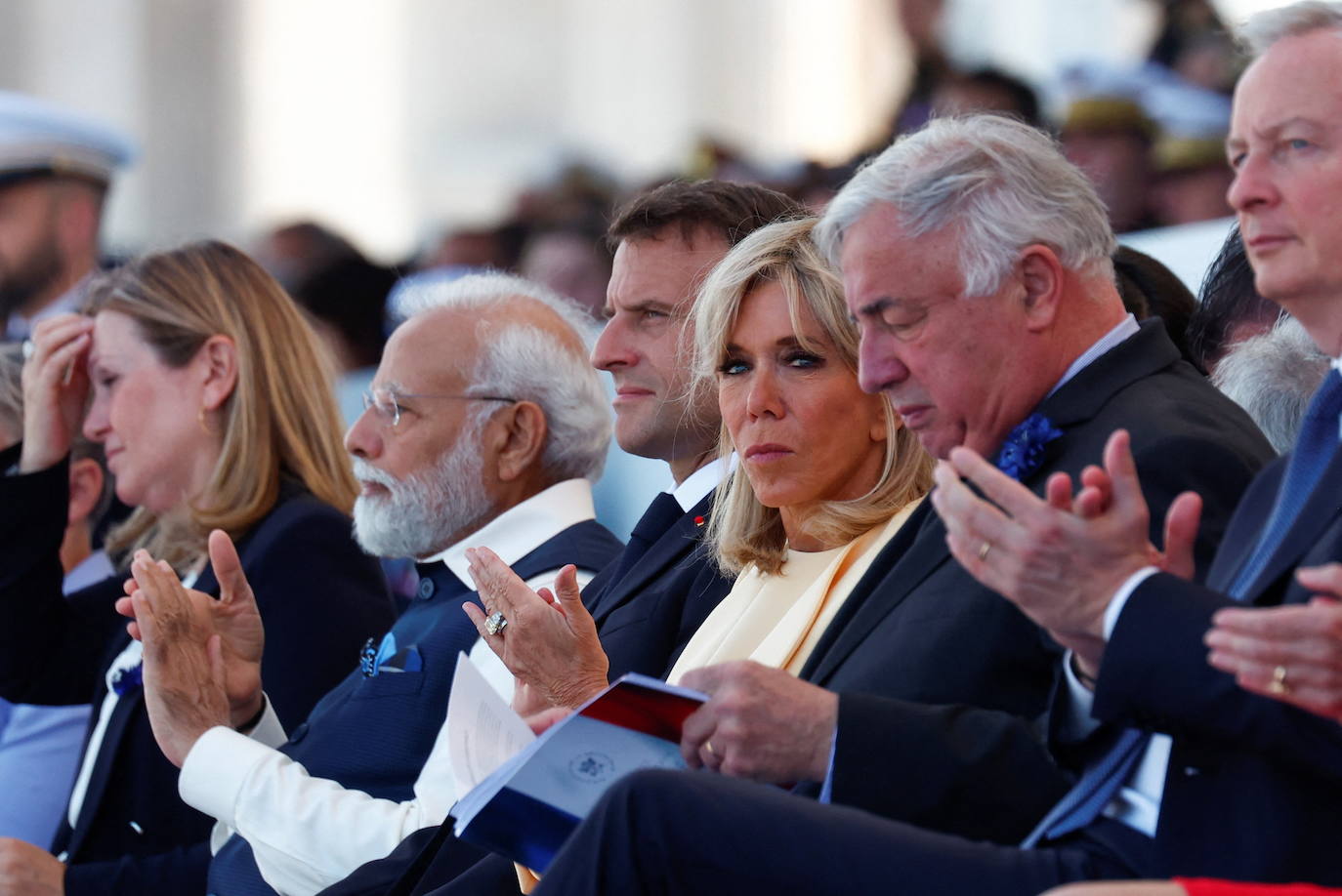 Desfile militar marca las celebraciones del Día de la Bastilla en París