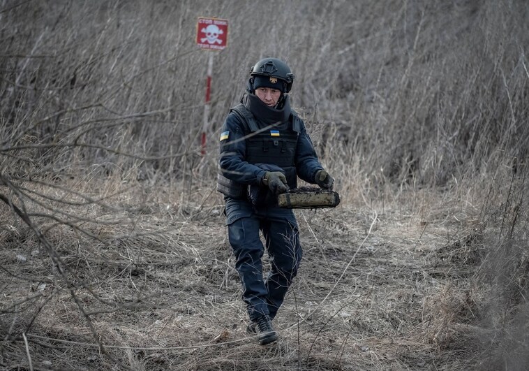 Ein in der Ukraine verkaufter Porta una mina tras deactivarla
