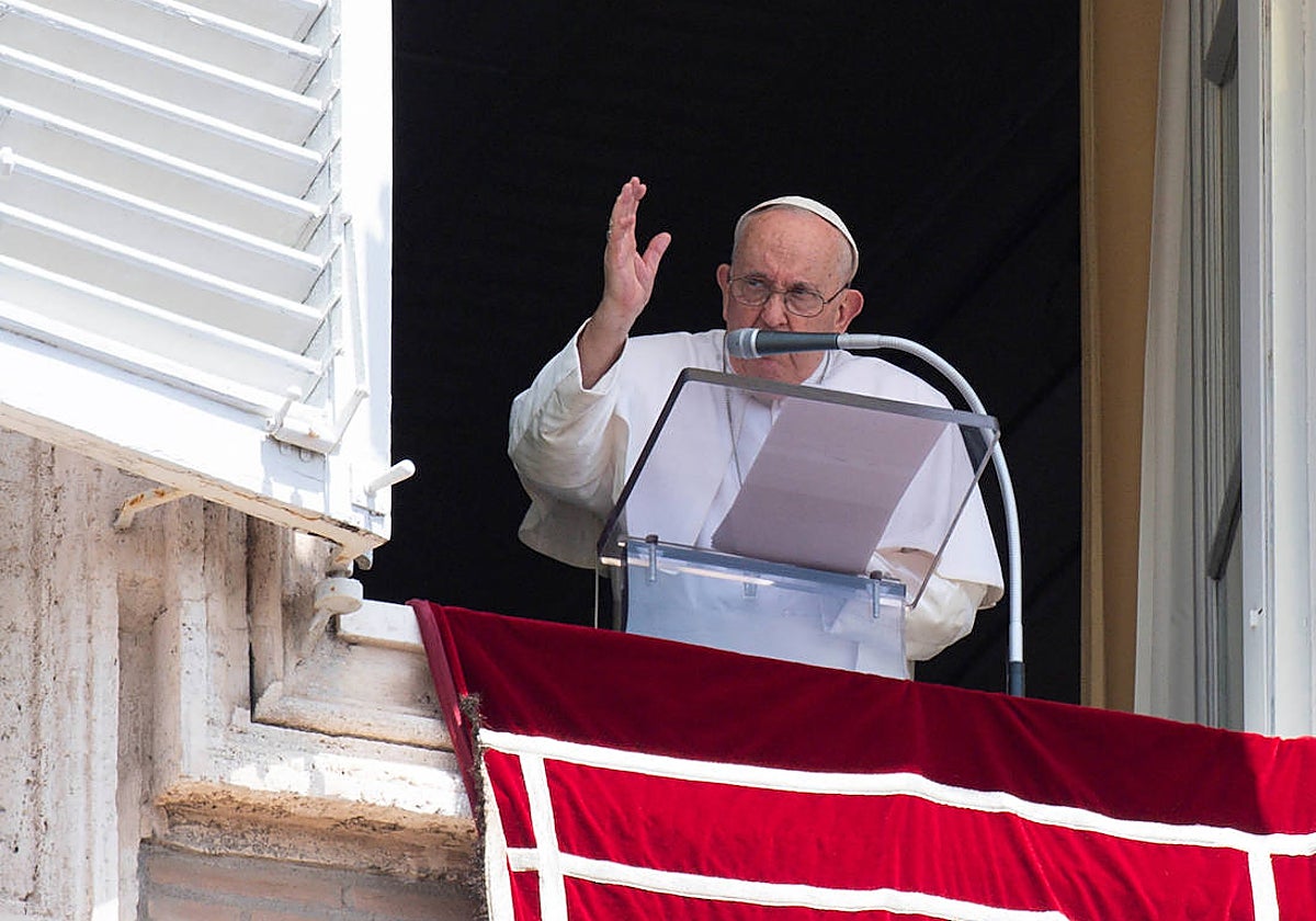 «De modo especial, recemos por el querido pueblo ucraniano que tanto está sufriendo», pidió el Papa este domingo
