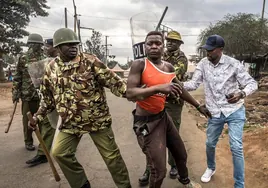 La oposición keniana protesta contra el aumento de la gasolina y alienta la desobediencia civil