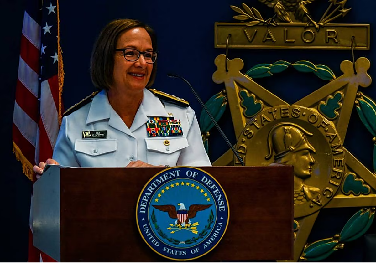 La almirante Lisa Franchetti, nombrada por el presidente Biden