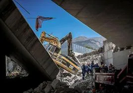 Al menos dos muertos al colapsar el puente de una autovía en Grecia