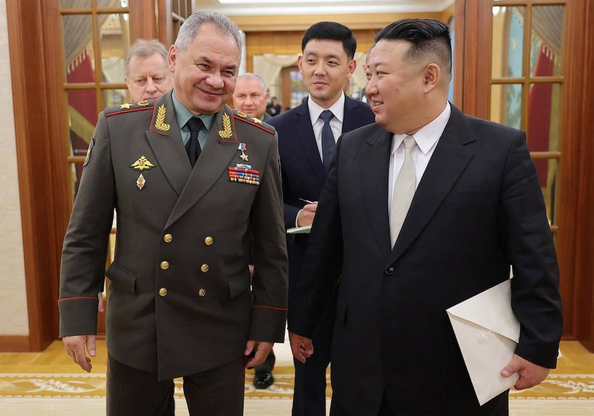 Kim Jong-un reunido con Sergei Shoigu en la sede del Comité Central del Partido de los Trabajadores