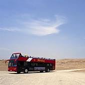 Al menos 15 muertos tras la caída de un autobús por un barranco en Perú