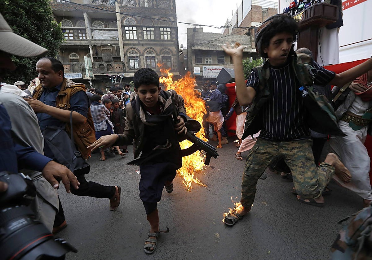 Yemeníes protestan en Saná por la profanación del Corán en Suecia y Dinamarca