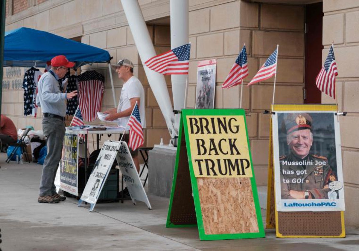 Partidarios de Trump siguen apoyándolo en su campaña