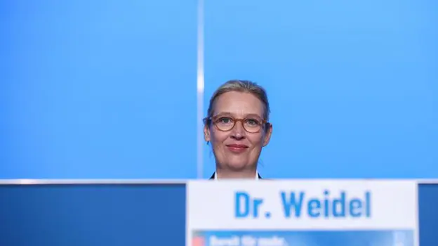 Alice Weidel , colíder del grupo parlamentario del partido de extrema derecha Alternativa para Alemania (AfD)
