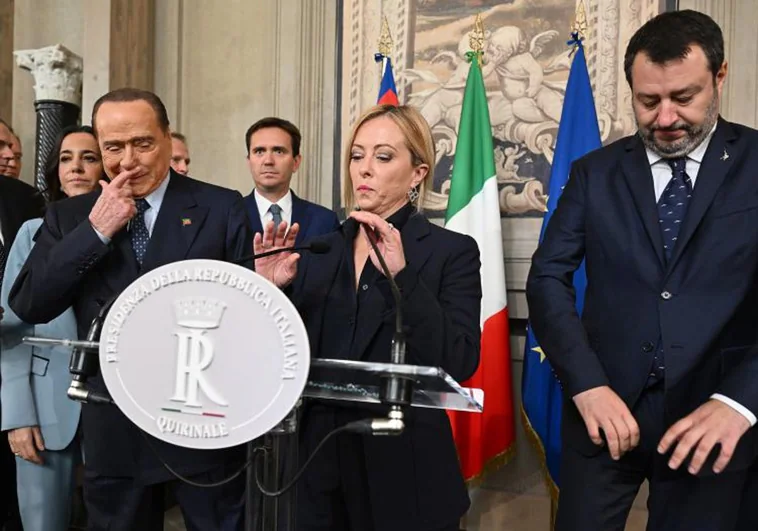 La primer ministro de Italia, Gorgia Meloni, junto a Matteo Salvini, líder de la Liga, en un acto con presencia de otros miembros de la derecha del país