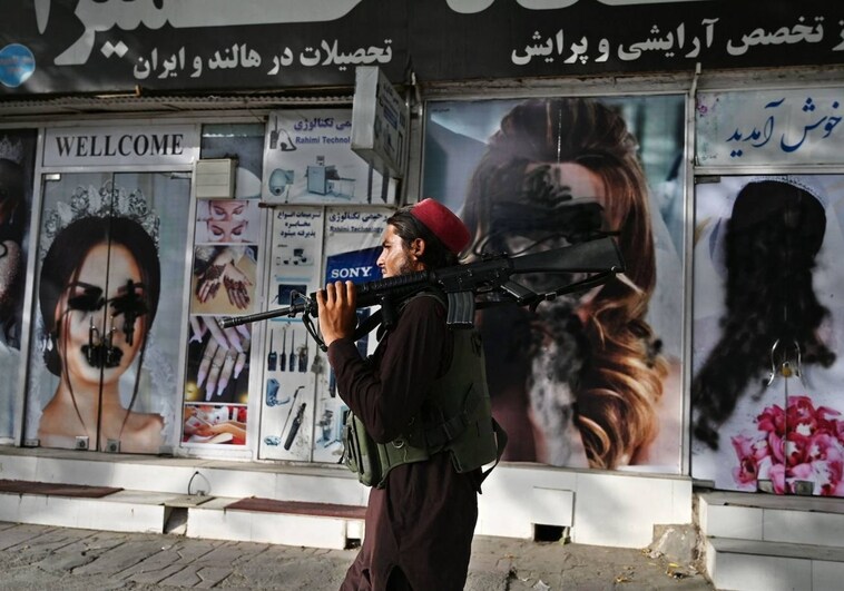 El Afganistán talibán dos años después de la toma de Kabul: refugio de yihadistas y jaula para mujeres