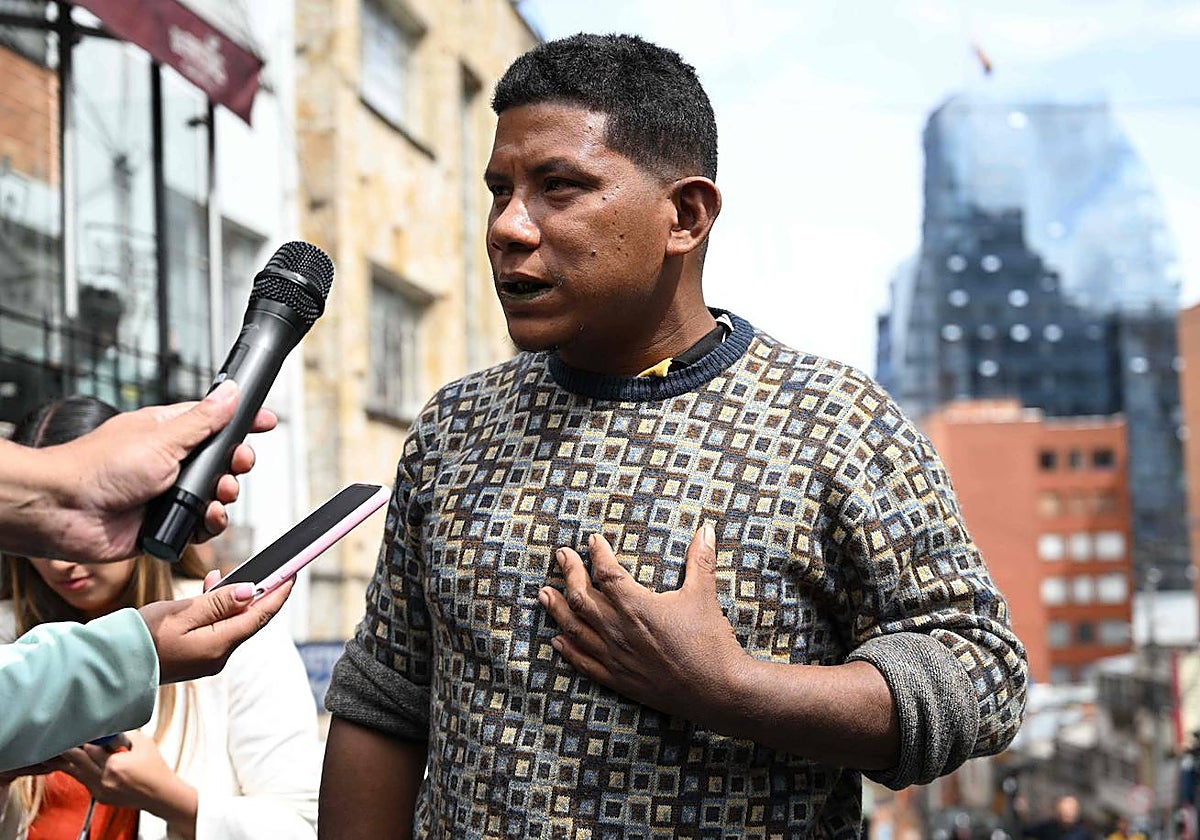 Manuel Ranoque, el padre de los niños rescatados en  la selva, antes de ser apresado