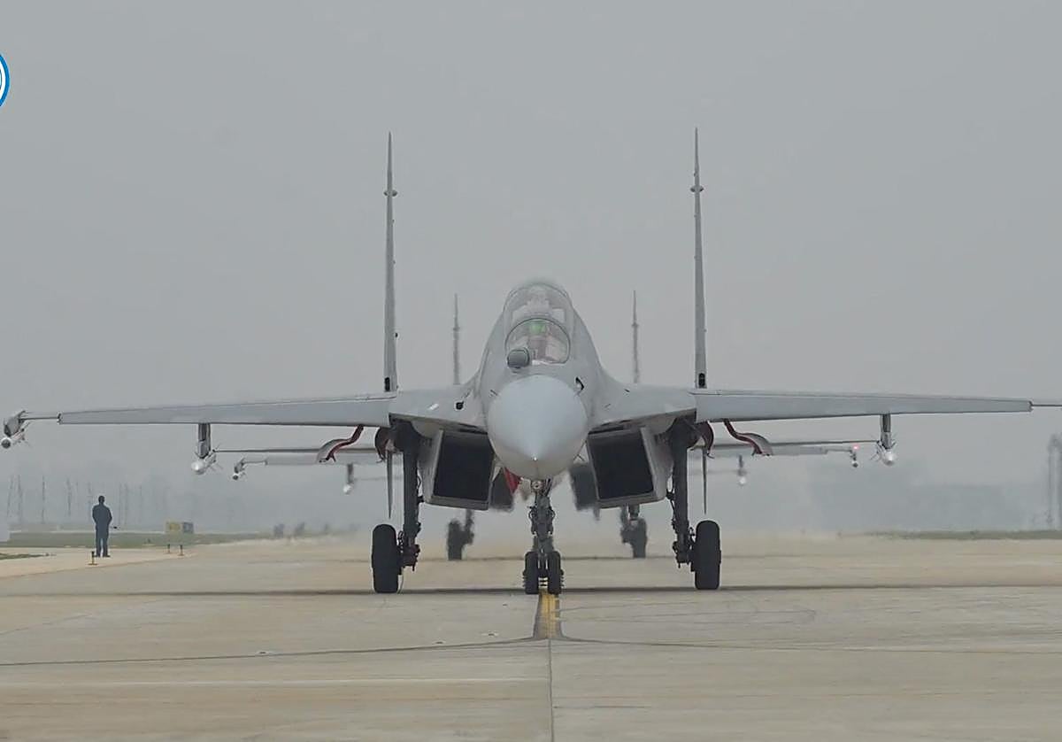 Un avión chino participa en las maniobras militares alrededor de Taiwán