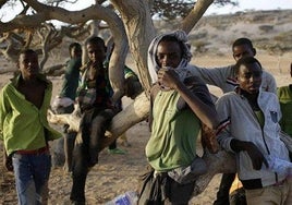 Acusan a la guardia fronteriza saudí de asesinar a cientos de migrantes africanos a tiros