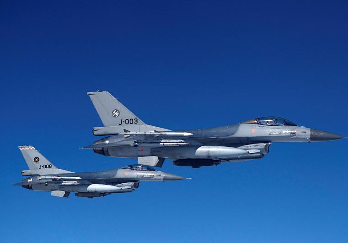 Aviones F-16 de Países Bajos en vuelo