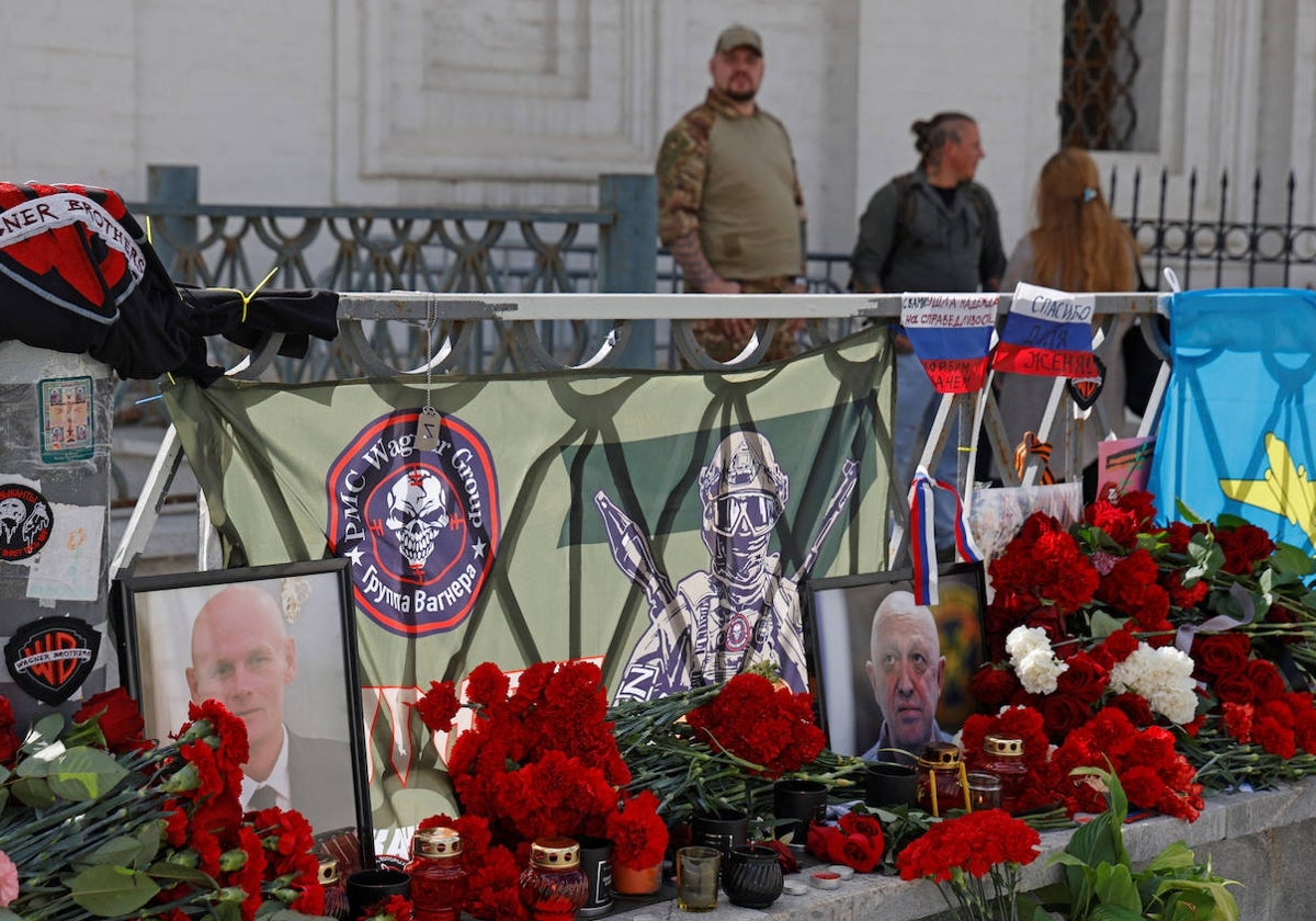 Un altar improvisado tras la muerte de Yevgeny Prigozhin, jefe del grupo mercenario Wagne