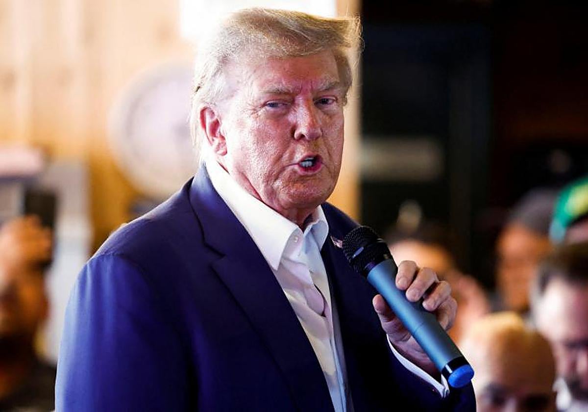 Trump regresa a Twitter para sacar partido a su ficha policial