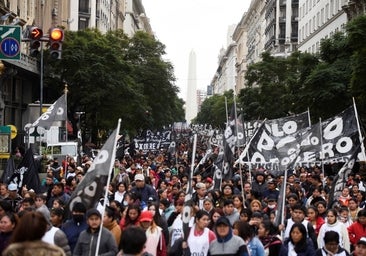 La crisis empuja a Argentina al precipicio del estallido social
