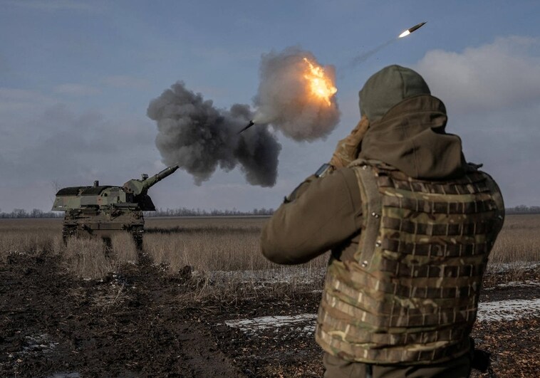 Un militar ucraniano en las proximidades del frente de Bajmut