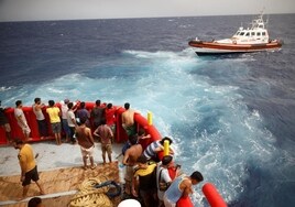 Récord de desembarcos en Lampedusa: 65 pateras con 2.000 inmigrantes en 24 horas