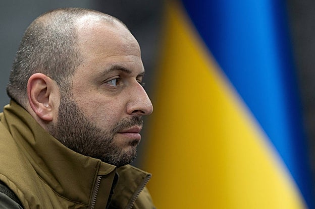 Rustem Umerov, director del principal fondo de privatización del país, asiste a una reunión en la oficina presidencial en Kiev