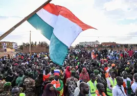 Níger reabre su espacio aéreo tras el golpe para suavizar su pulso con Francia