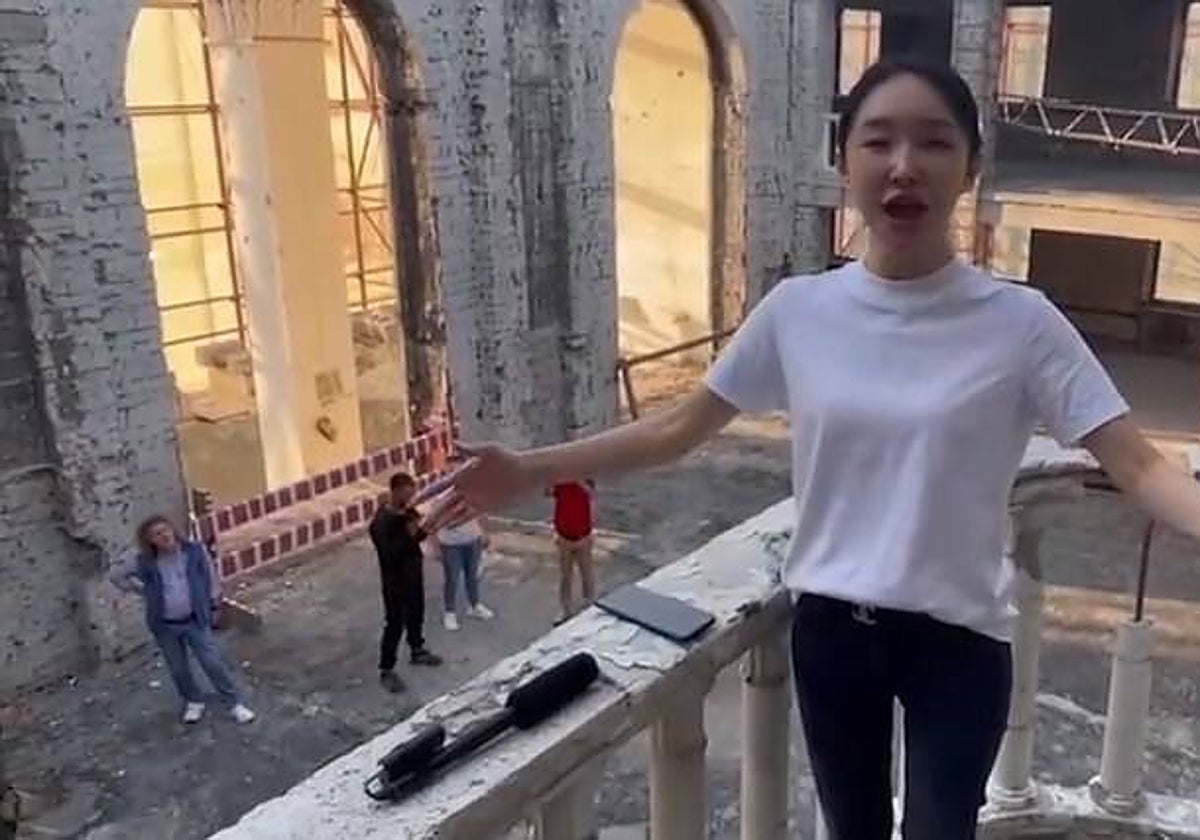 Wang-Fang cantando en el Teatro de Mariúpol